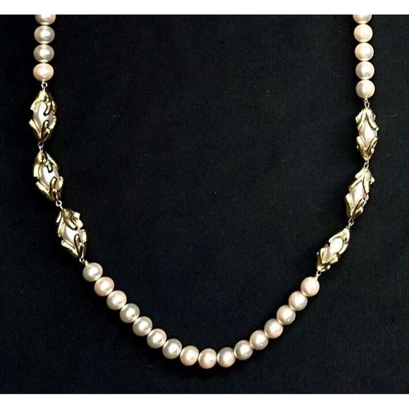 TRIFARI STATEMENT Faux Pearl Necklace Gold Tone Twist 30" VTG Revival EUC! - Picture 1 of 12